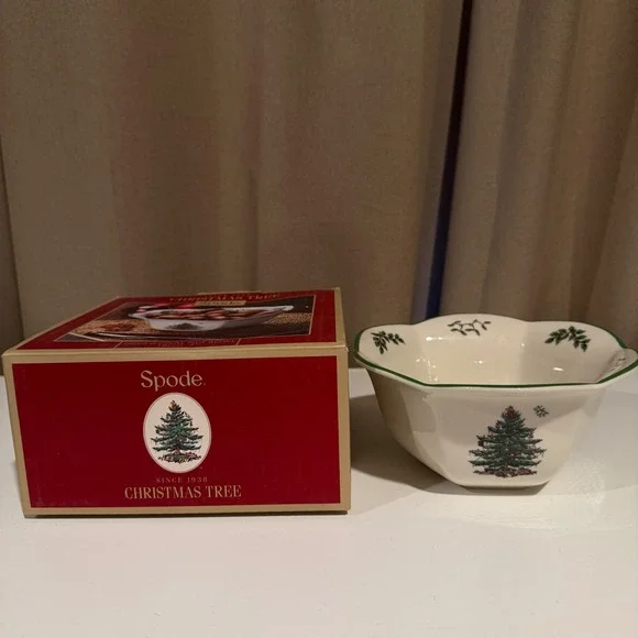 Spode Christmas Tree Hexagonal Nut Bowl‎ 16cm 7in S3324-A15 White Green Trim - Picture 5 of 5